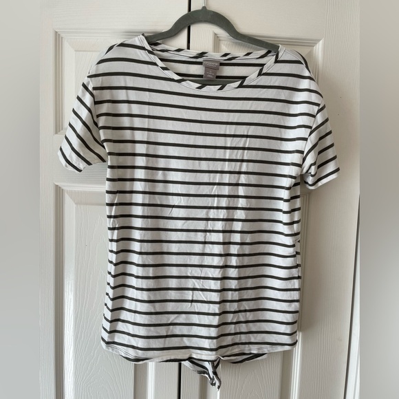 Striped T-Shirt with back tail split design - Picture 1 of 3